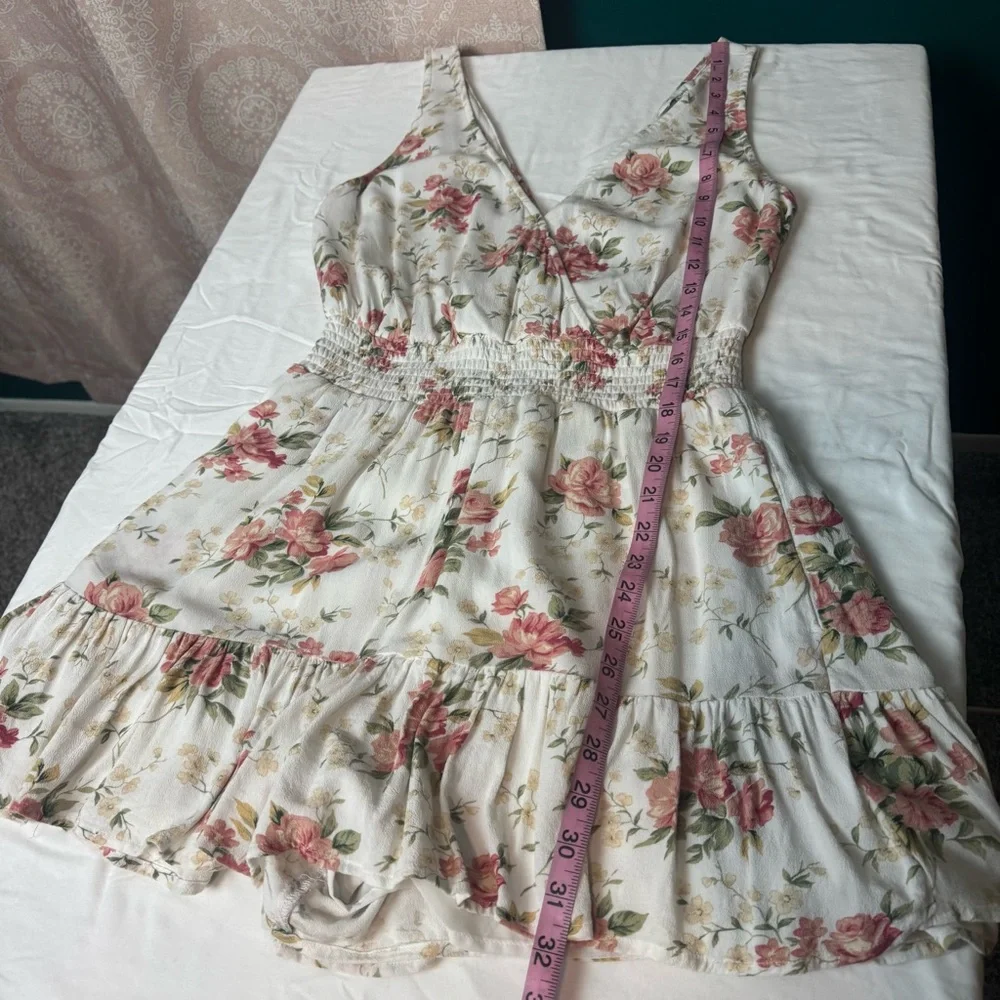 American Eagle Cream and Pink Floral Mini Romper Flowy Ruffle Hem Size Large - Picture 8 of 13